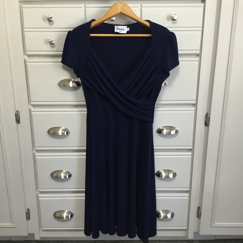 LEOTA Faux Wrap Navy Blue Stretch Cap Sleeve Cocktail Travel Dress M